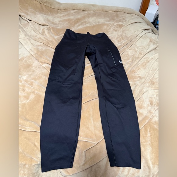 Vuori Side Zip Pocket Shiny Black Athletic Leggings M